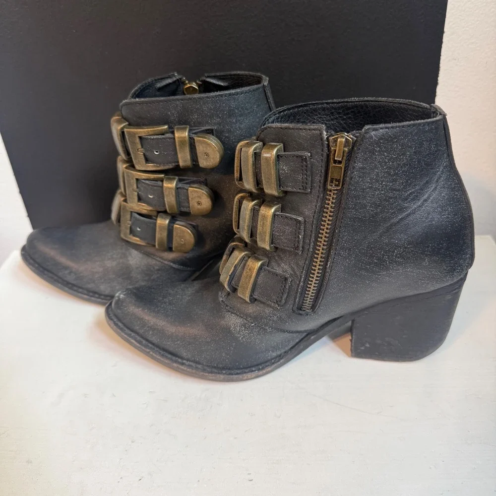 Jeffrey Campbell Buckle Ankle Boots Womens 7 Black Leather Distressed Triple Str - Picture 11 of 11